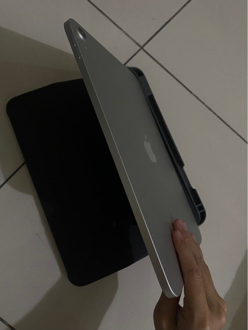iPad A16 126GB (Category: iPad) located in Quezon City. Submitted by moonstarkchao (Listing ID 1376834716, Image 3). Description: For Sale: iPad A16 2025 – 128GB (Wi-Fi) Battery Health: 100% Maximum Capacity Cycle Count: Only 92 Includes: Original iPad Box and iPad Case Warranty Valid Until: March 19, 2026 Used For: Just 3 months Condition: Excellent, like new.