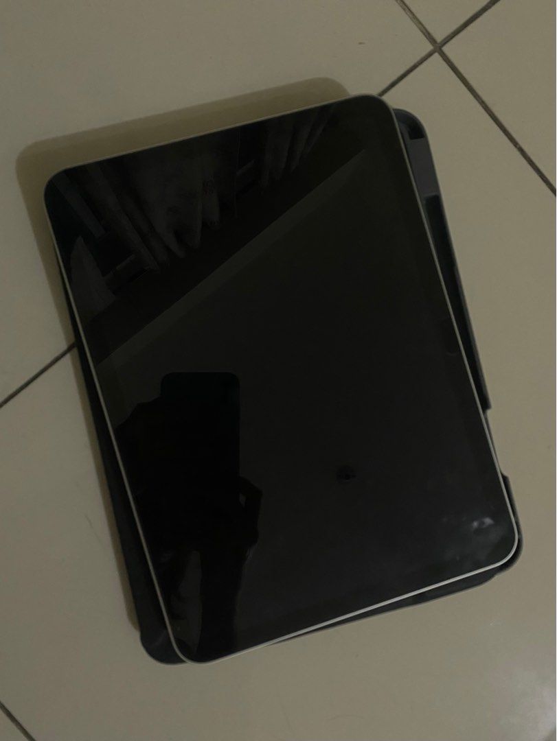 iPad A16 126GB (Category: iPad) located in Quezon City. Submitted by moonstarkchao (Listing ID 1376834716, Image 2). Description: For Sale: iPad A16 2025 – 128GB (Wi-Fi) Battery Health: 100% Maximum Capacity Cycle Count: Only 92 Includes: Original iPad Box and iPad Case Warranty Valid Until: March 19, 2026 Used For: Just 3 months Condition: Excellent, like new.