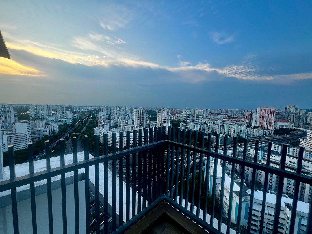 J Gateway  1br + 1study loft  with unblocked views63226193252227111