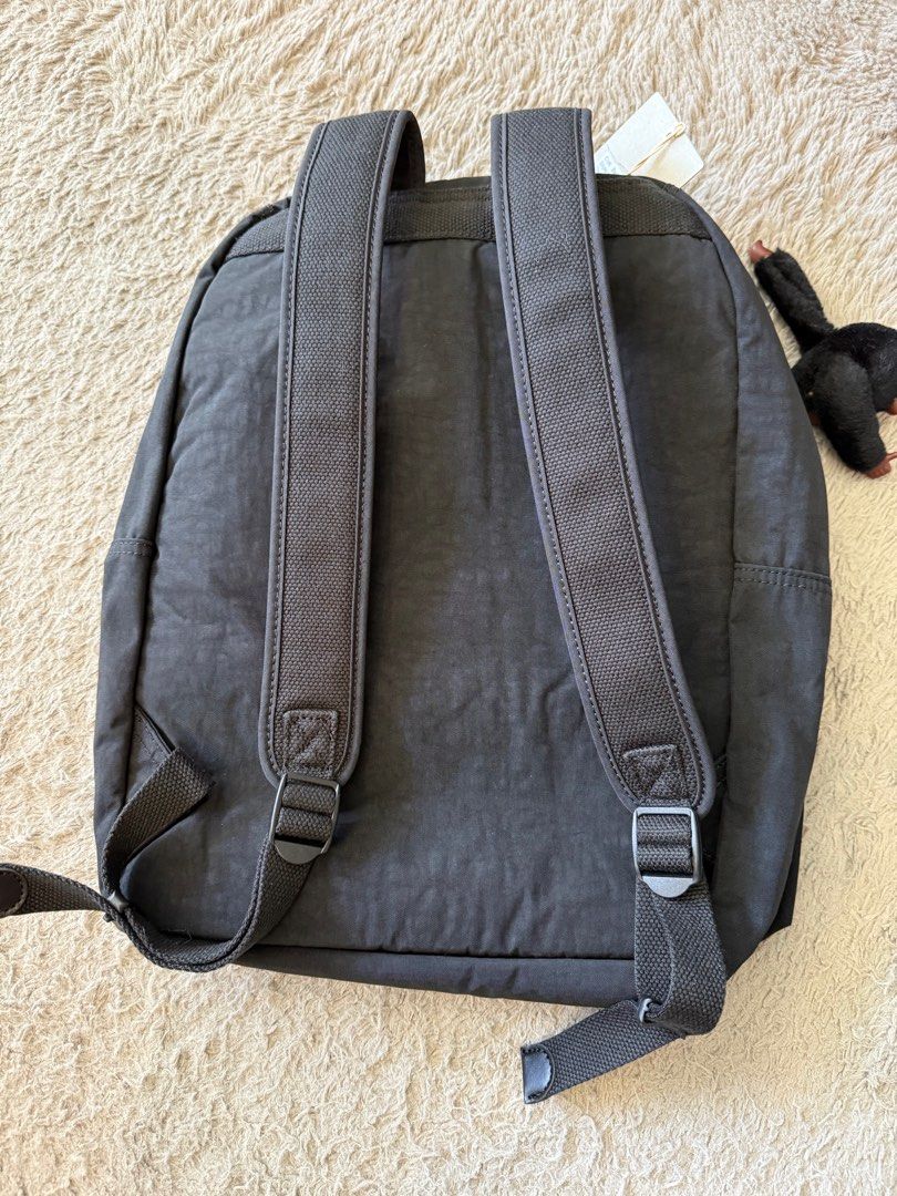 KIPLING Large Backpack (With Laptop Compartment) Unisex True Black Seoul (Category: Laptop Bags & Sleeves) located in San Juan City. Submitted by knickscorner (Listing ID 1376994732, Image 2). Description: 👉A new take on Kipling’s iconic Seoul backpack, the Seoul Lap has a separate 15-inch laptop compartment to keep your tech safe plus lots of easy-to-reach pockets to keep your essentials organised and a handy key leash. With its lightweight des