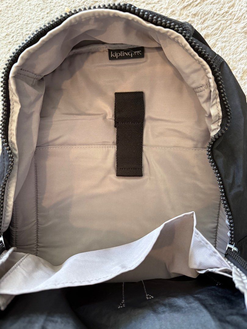 KIPLING Large Backpack (With Laptop Compartment) Unisex True Black Seoul (Category: Laptop Bags & Sleeves) located in San Juan City. Submitted by knickscorner (Listing ID 1376994732, Image 3). Description: 👉A new take on Kipling’s iconic Seoul backpack, the Seoul Lap has a separate 15-inch laptop compartment to keep your tech safe plus lots of easy-to-reach pockets to keep your essentials organised and a handy key leash. With its lightweight des