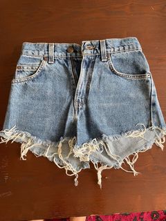 (Category: ) located in . Submitted by wardrobe25 (Listing ID 1376862946, Image 1). Description: .