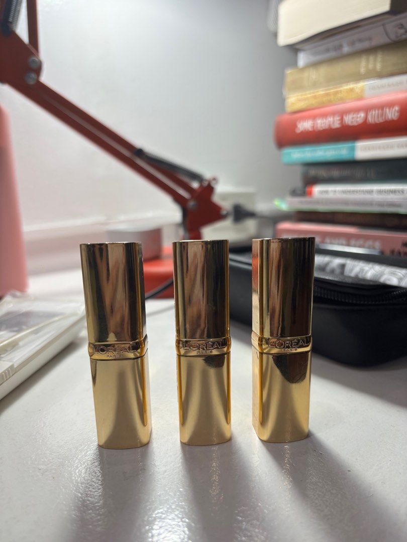 L’oreal Paris Matte Lipstick Set (Category: Makeup) located in Quezon City. Submitted by meijimendepot (Listing ID 1376953675, Image 2). Description: Can buy each shade for 250.