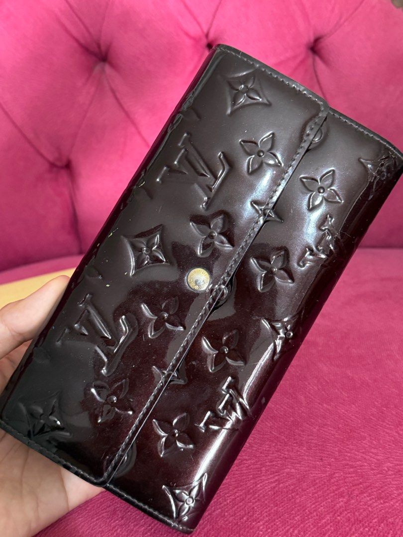 Louis Vuitton wallet - Monogram Vernis (Category: Luxury Bags & Wallets) located in Paranaque City. Submitted by marcoescueta (Listing ID 1376917837, Image 2). Description: .