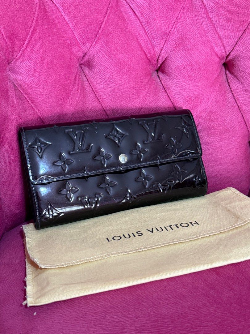Louis Vuitton wallet - Monogram Vernis (Category: Luxury Bags & Wallets) located in Paranaque City. Submitted by marcoescueta (Listing ID 1376917837, Image 1). Description: .