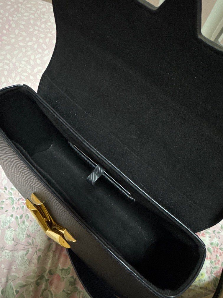 Louis Vuitton Twist MM (Category: Luxury Bags & Wallets) located in Makati City. Submitted by onlineshopper21 (Listing ID 1376997492, Image 3). Description: Personal item bought last 2018 in Paris, France. .