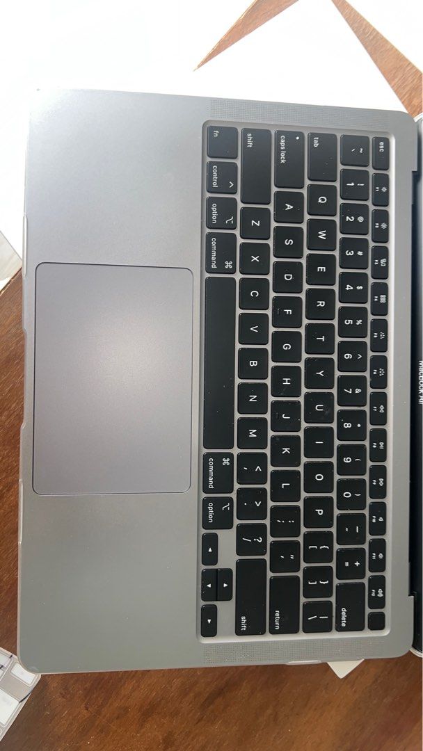 Macbook Air 13 inch 2020 - 512GB (Category: Laptops & Notebooks) located in Singapore. Submitted by thefreelancemusician (Listing ID 1376993231, Image 3). Description: NO TRADES With box, no charger Battery health normal Very rarely used Slight dents in the corners but doesn't affect use/function at all .