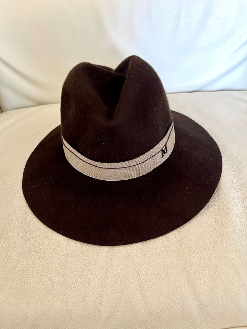 MAISON MICHEL PARIS Ladies Felt Brown Fedora Hat sz S (Category: Hats & Beanies) located in Singapore. Submitted by mimmi75 (Listing ID 1376897664, Image 2). Description: Immerse yourself in timeless elegance with iconic Maison Michel felt hat collection, crafted from luxurious beaver fur felt. Only worn once. Purchased at OnPedder Takashimaya. Retail $1300 * Fedora * Beaver fur felt * Colour: Dark Brown * Made in France .