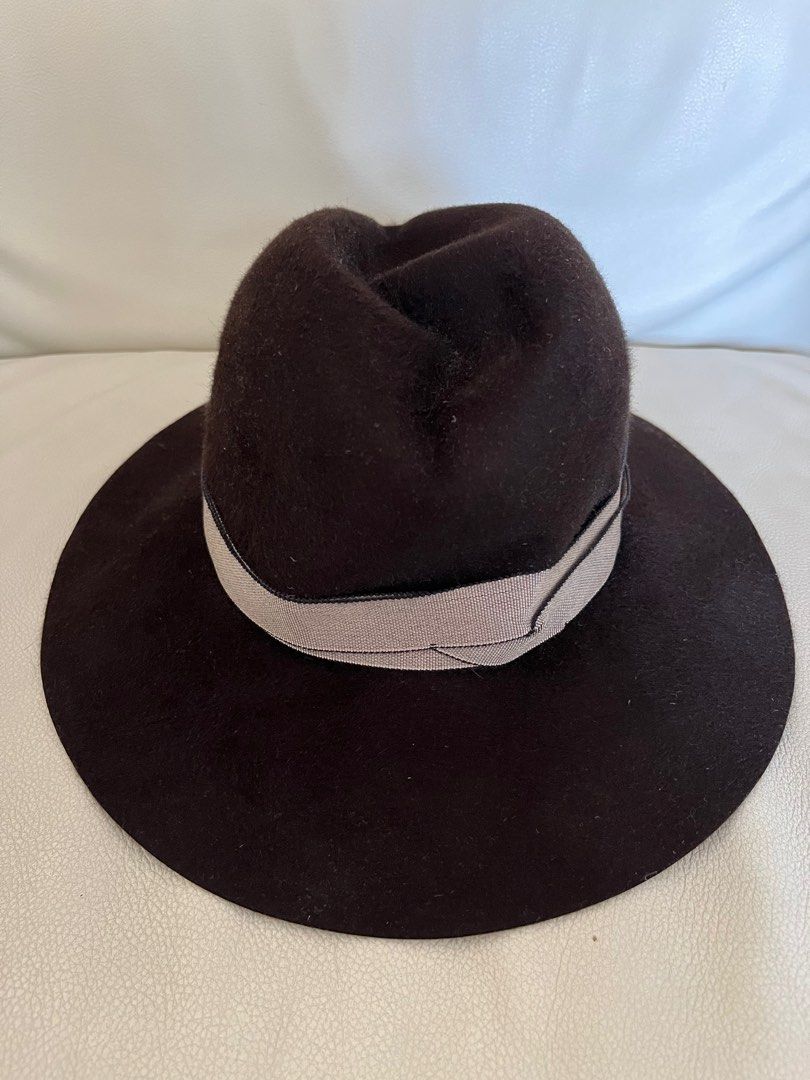 MAISON MICHEL PARIS Ladies Felt Brown Fedora Hat sz S (Category: Hats & Beanies) located in Singapore. Submitted by mimmi75 (Listing ID 1376897664, Image 3). Description: Immerse yourself in timeless elegance with iconic Maison Michel felt hat collection, crafted from luxurious beaver fur felt. Only worn once. Purchased at OnPedder Takashimaya. Retail $1300 * Fedora * Beaver fur felt * Colour: Dark Brown * Made in France .