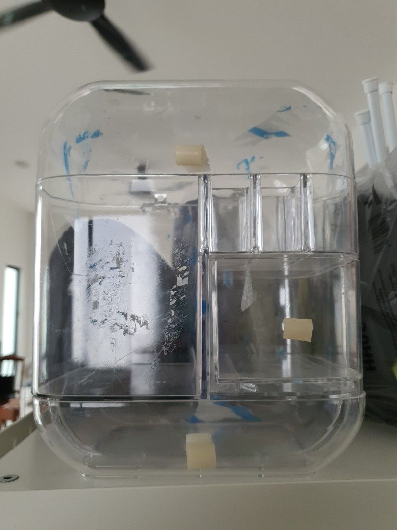 Makeup box (Category: Hands & Nails) located in Shah Alam. Submitted by mayng3133 (Listing ID 1376815333, Image 1). Description: .