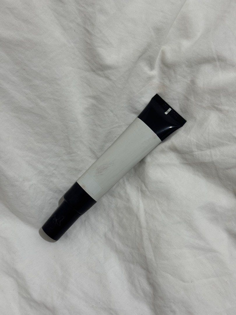matte master primer for oily skin (Category: Makeup) located in Paranaque City. Submitted by closettemnl (Listing ID 1376892573, Image 2). Description: .