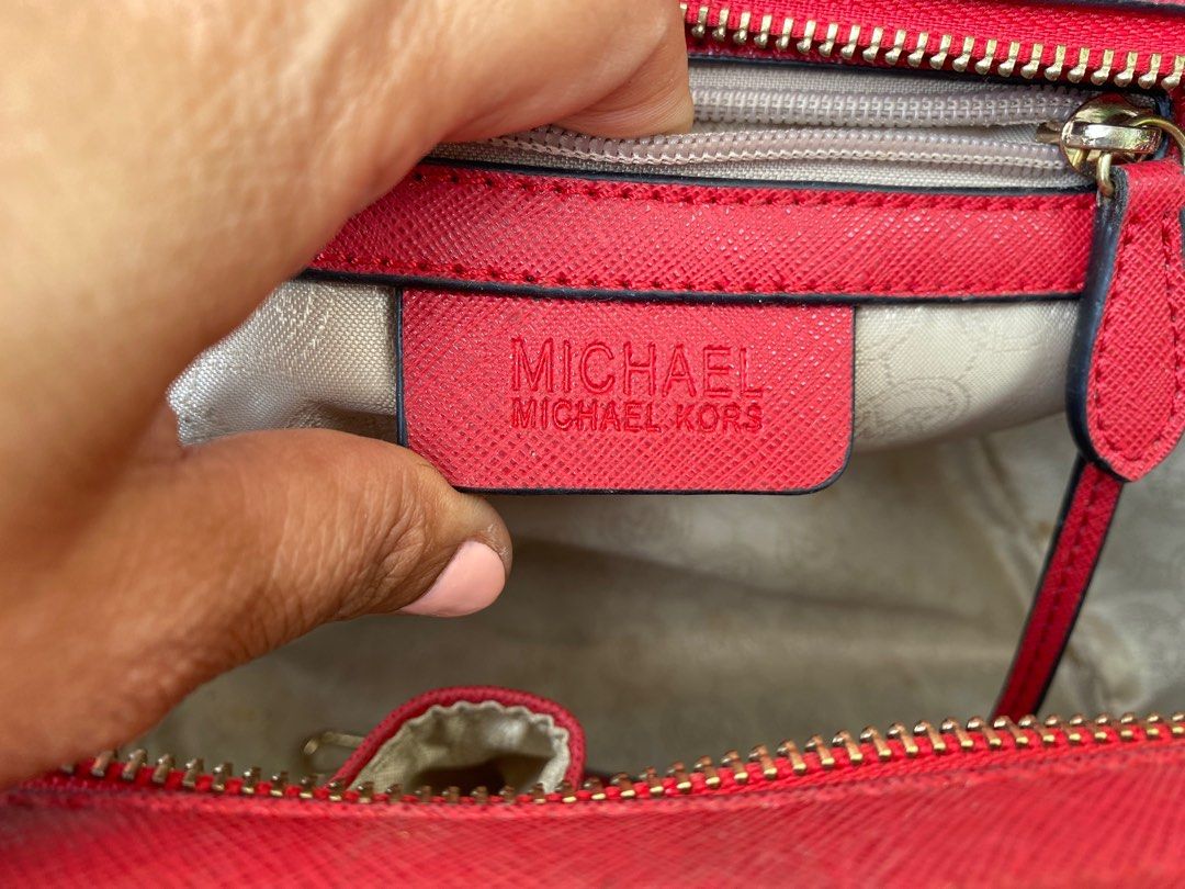 MICHAEL KORS (Category: Luxury Bags & Wallets) located in Dumanjug. Submitted by avegailbal20275 (Listing ID 1376815251, Image 3). Description: MK BAG IN GOOD AND EXCELLENT CONDITION, MEDIUM SIZE.