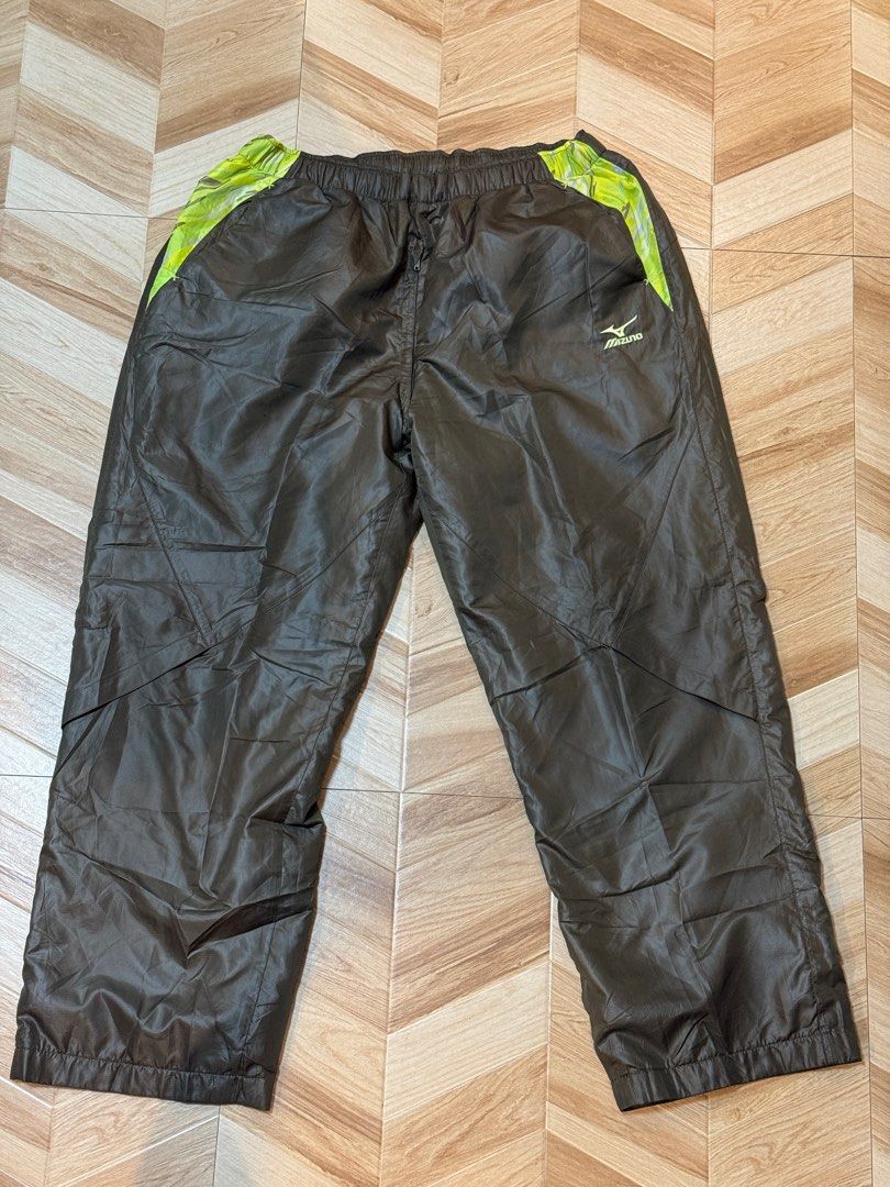 Mizuno Nylon Track Pants (Category: Joggers) located in General Mariano Alvarez. Submitted by md_rn (Listing ID 1376996596, Image 1). Description: Mizuno Nylon Track Pants Size: Medium.