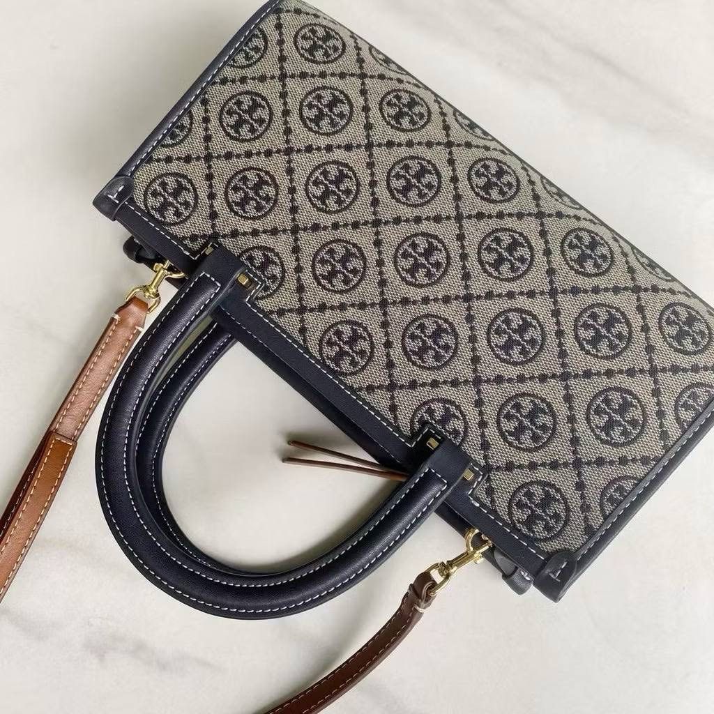 Monogram tote bag crossbody bag tory burch (Category: Tote Bags) located in Singapore. Submitted by shinnywinnie.bag (Listing ID 1376878331, Image 3). Description: Tel to place order: coffee6205 Preorder 2-3 weeks, no ready stock 26*17*13cm Full set: dust bag, paper bag, care card Price include postage Full payment place order via pay now/lah.