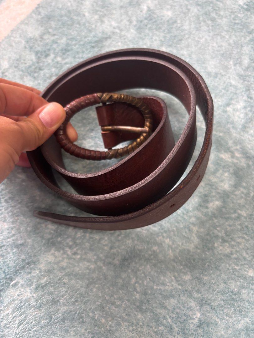 Mossimo Dutti women’s Belt (Category: Belts) located in Shah Alam. Submitted by nayima (Listing ID 1376855787, Image 1). Description: Used Size: S Material: Leather .