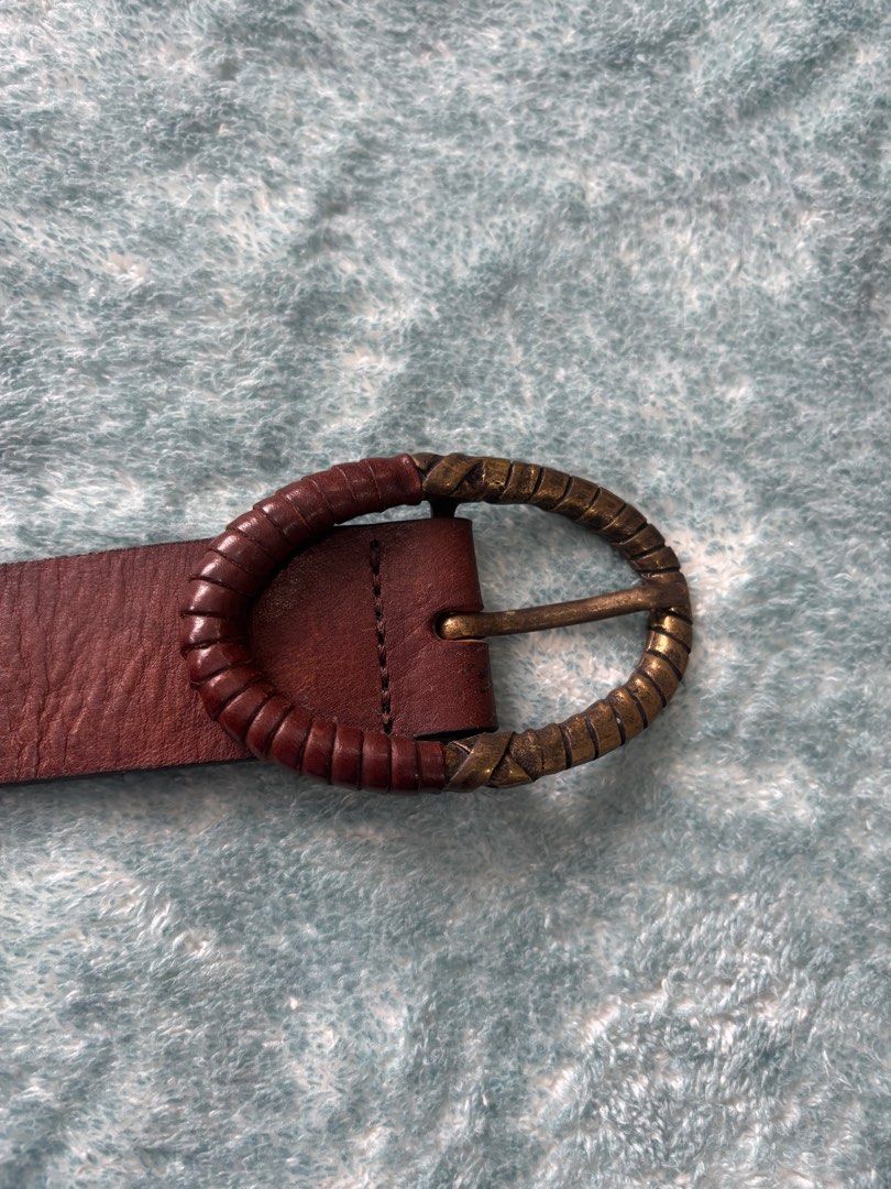Mossimo Dutti women’s Belt (Category: Belts) located in Shah Alam. Submitted by nayima (Listing ID 1376855787, Image 2). Description: Used Size: S Material: Leather .