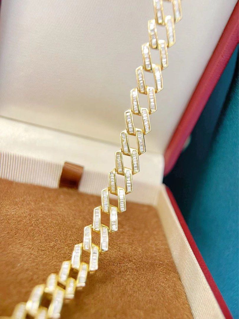 Nice新品👑！舊金價現貨一條！ 1.61ct Diamond Bracelet！ 18k gold & diamond, price  19900HKD 有型古巴風格渾身滿鑽手鍊！超白閃T方鑽！ 爆閃！18K香檳金色，超抵只售19900HKD👑💖, 女裝, 飾物及配件, 手鍊-  Carousell