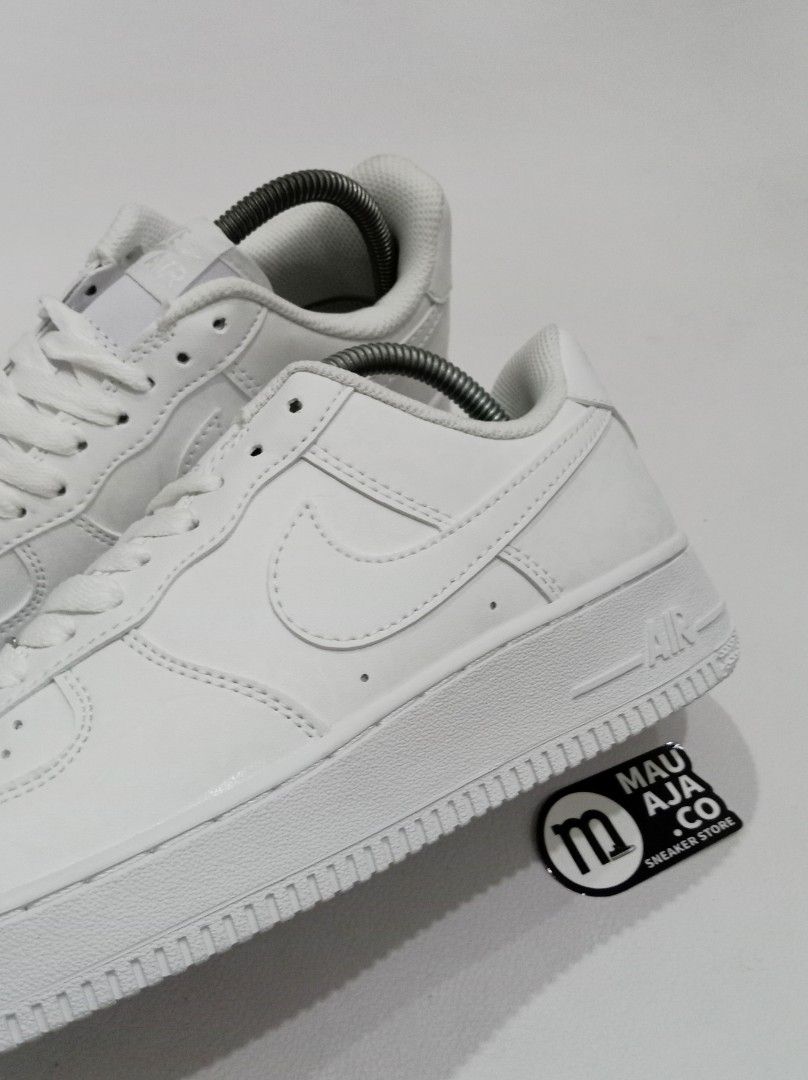 Nike AF1 Triple White, Fesyen Wanita, Sepatu di Carousell