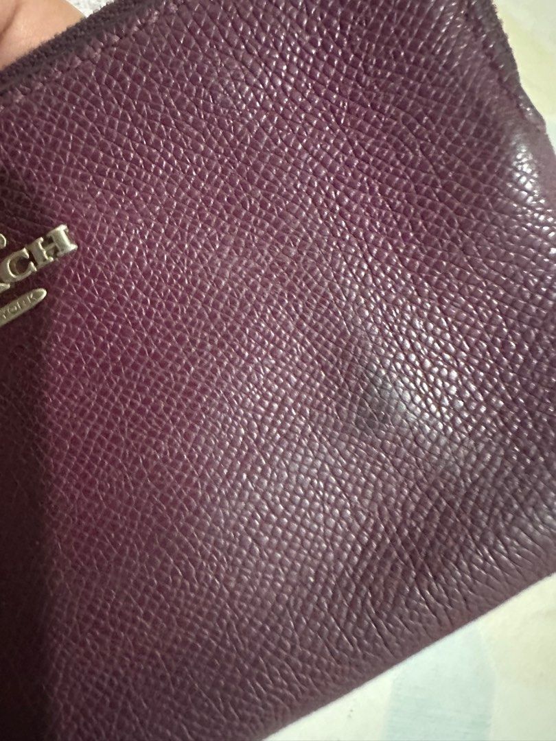 Original Coach Leather Wristlet (Category: Wallets & Card holders) located in Angono. Submitted by khendyreyes (Listing ID 1376896672, Image 2). Description: Heavily used, the creed was removed (nalaban kasi) see details of issues in the photos Buyer to shoulder the shipping.