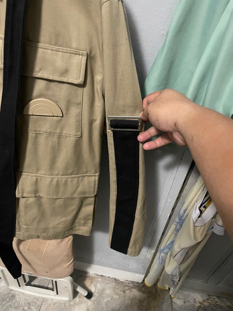PALM ANGELS KHAKI COAT (Category: Coats, Jackets and Outerwear) located in Imus. Submitted by jrueee (Listing ID 1376931804, Image 3). Description: PM FOR MORE IMAGES AND QUESTIONS.
