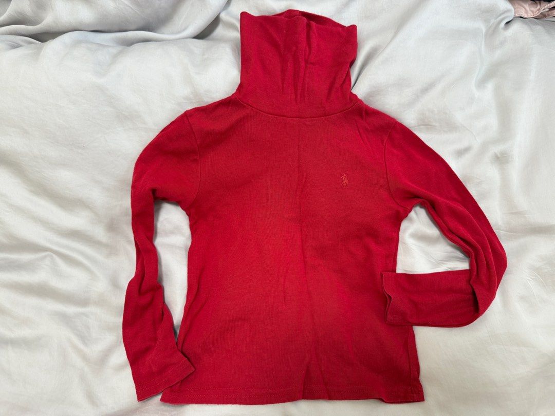 由 33300066688888 (刊登 ID 1376851449，圖片 1) 提交，位於 新北市 (New Taipei) 的 polo ralph lauren 高領上衣 (類別：嬰兒及兒童流行時尚)，說明：polo ralph lauren 內搭上衣，質料舒服親膚。 二手商品 高標請三思 百貨正貨商品，售出不退換貨 (賣場內童裝任選兩件，折價100+免運）。