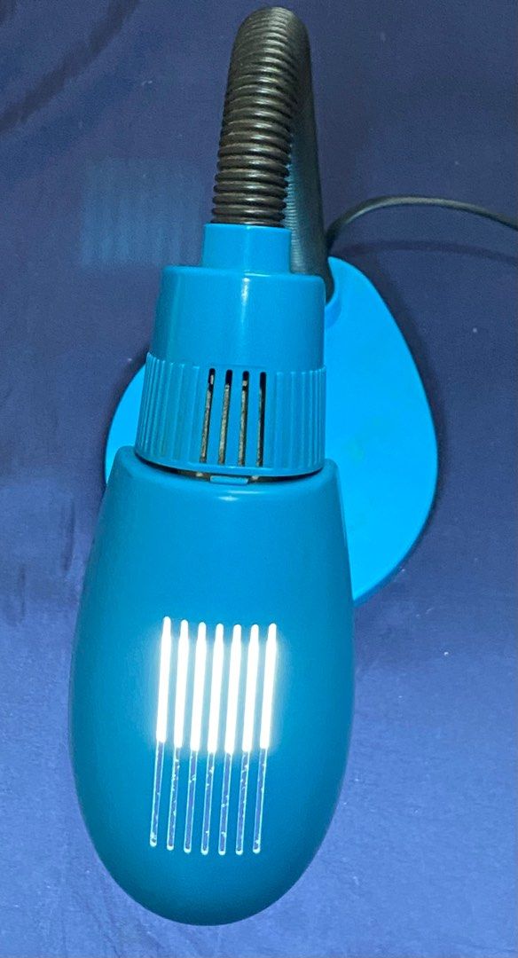 Preloved Philips study lamp heavy duty (Category: Lighting) located in Quezon City. Submitted by hirono18 (Listing ID 1376868721, Image 2). Description: Preloved Philips study lamp Heavy duty With sign of usage and scratches Light bulb no issue Bulb replaceable with any preferred color Location: Novaliches QC Price: 130.