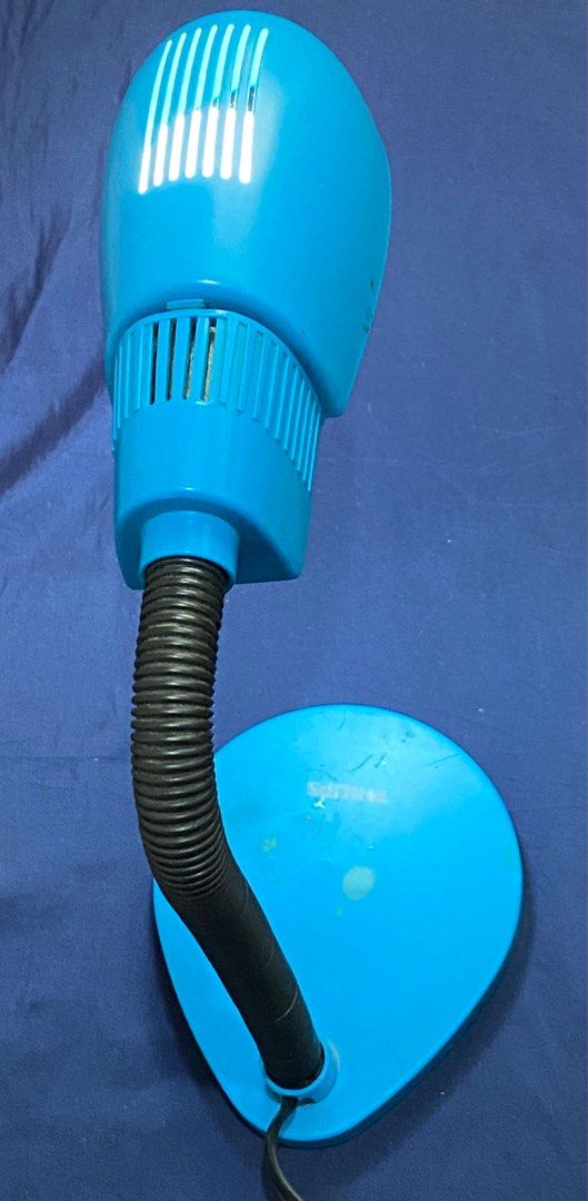 Preloved Philips study lamp heavy duty (Category: Lighting) located in Quezon City. Submitted by hirono18 (Listing ID 1376868721, Image 3). Description: Preloved Philips study lamp Heavy duty With sign of usage and scratches Light bulb no issue Bulb replaceable with any preferred color Location: Novaliches QC Price: 130.