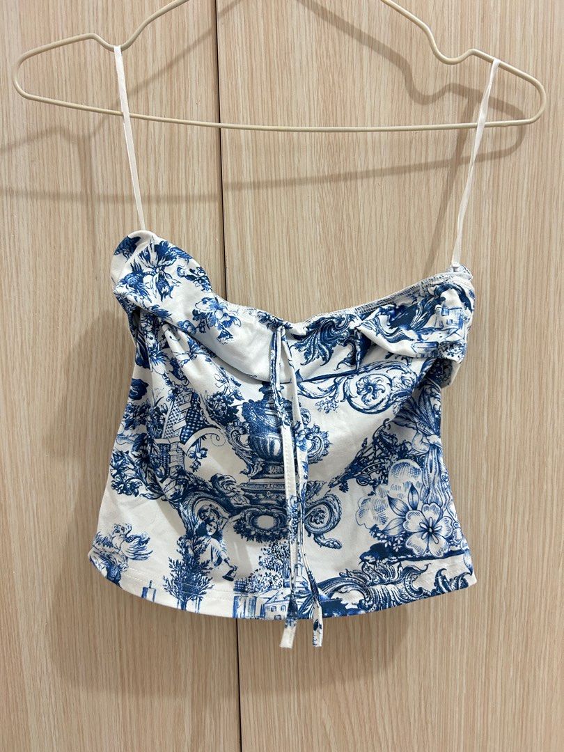 printed white and blue tube top (Category: Others Tops) located in Manila. Submitted by mi____estrella (Listing ID 1376945456, Image 2). Description: - barely used - xs-s.