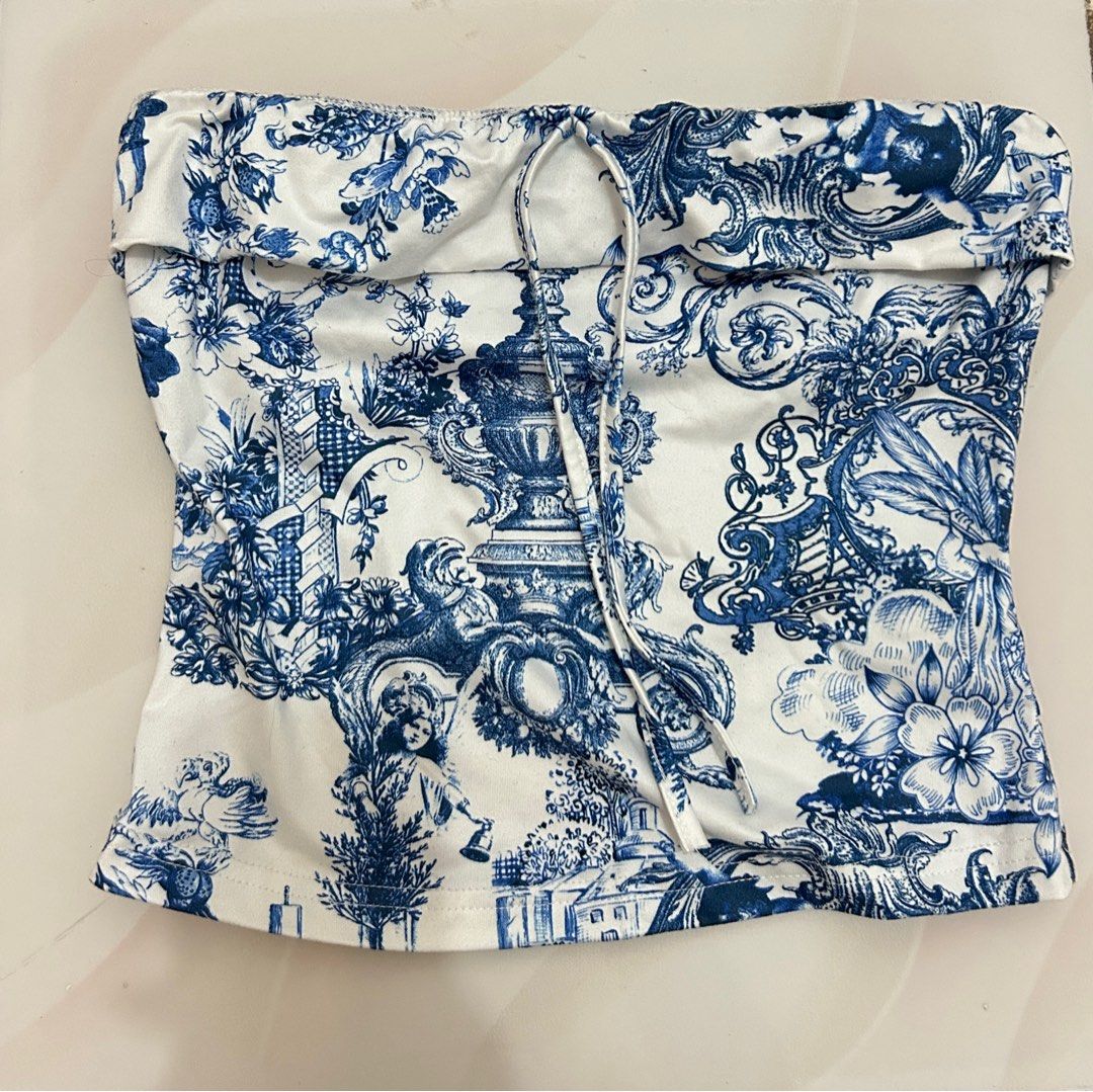 printed white and blue tube top (Category: Others Tops) located in Manila. Submitted by mi____estrella (Listing ID 1376945456, Image 1). Description: - barely used - xs-s.