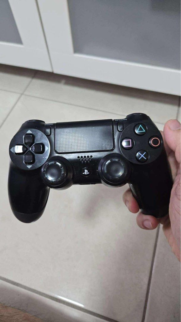 PS4 512GB | 2 Controllers + 2 Games (Category: PlayStation) located in Victoria. Submitted by guci.clo (Listing ID 1376873921, Image 3). Description: PS4 512GB | 2 Controllers + 2 Games 💵 ₱7,500 mop: gcash/ cash 📦 Complete set — no issues 📌 Reason for Selling: Upgrade.