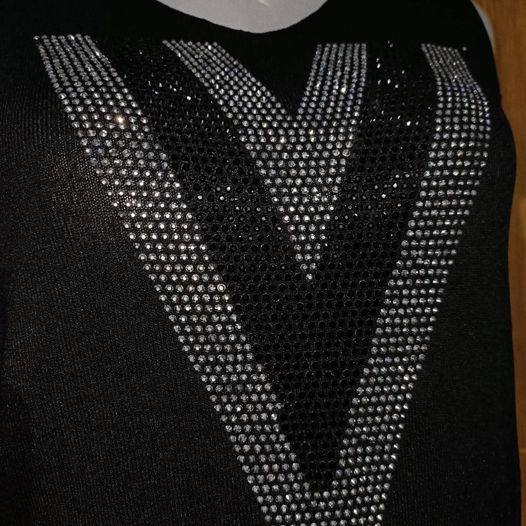 Rhinestoned Black Sleeveless Top (Category: Sleeveless) located in Bauang. Submitted by glenefinds (Listing ID 1376963448, Image 2). Description: ⚠️Estimated Size: S - L ⚠️Actual Size: 16 x 22 inches ☑️with rhinestones ☑️knitted po sya, stretchy ❌No Flaws.