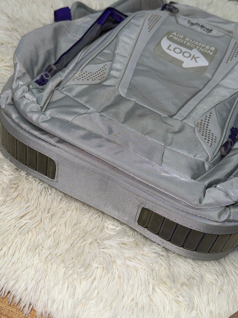Samsonite Viz Air Backpack with Laptop Pocket (Category: Backpacks) located in Manila. Submitted by maxxnooblaa (Listing ID 1376992637, Image 2). Description: - ORIGINAL PRICE: More than ₱4000 pesos :) - brand new but was kept in storage for too long, creating flaws - negotiable !.