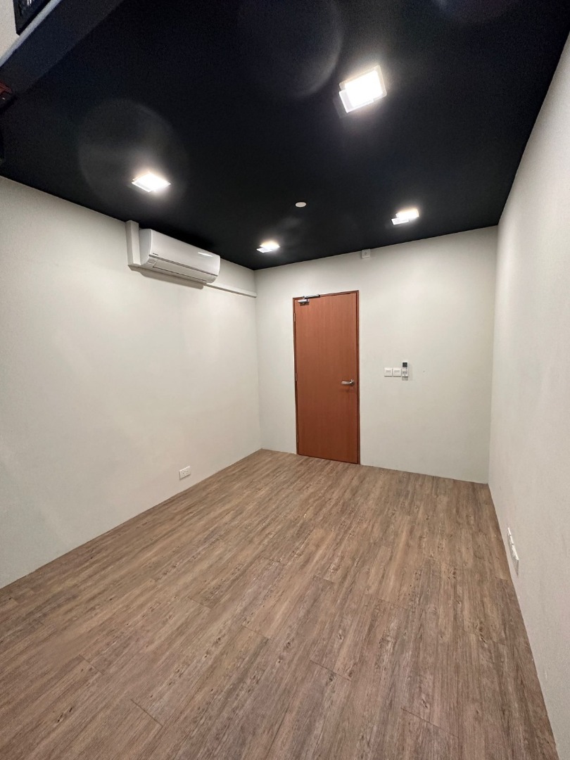 (Category: ) located in . Submitted by UCI_SG (Listing ID 1376843673, Image 1). Description: .