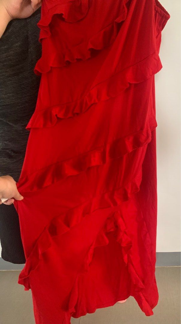 Shein body con dress (Category: Dresses) located in Laoag. Submitted by maepril (Listing ID 1376886217, Image 2). Description: Curve 1x with slit Location: ILOCOS NORTE MOP: GCASH ONLY SHIPPING THRU J&T.