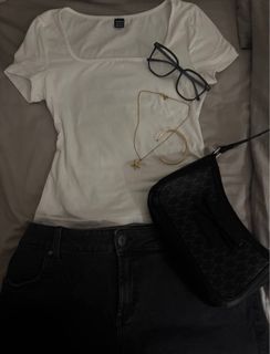 (Category: ) located in . Submitted by emmelyaaa (Listing ID 1376869552, Image 1). Description: .