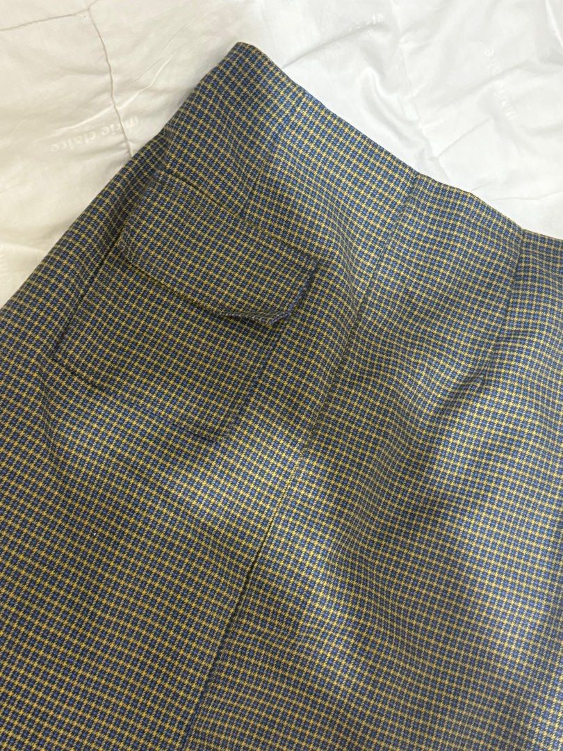 Skirt (Category: Skirts) located in Manila. Submitted by ej_guyud00 (Listing ID 1376972032, Image 3). Description: - Small to Medium - Stretchable .