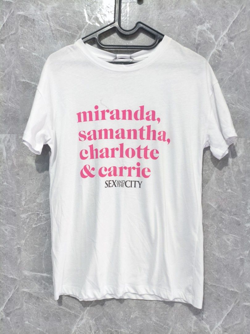 STRADIVARIUS T-SHIRT X SEX AND THE CITY, Fesyen Wanita, Pakaian