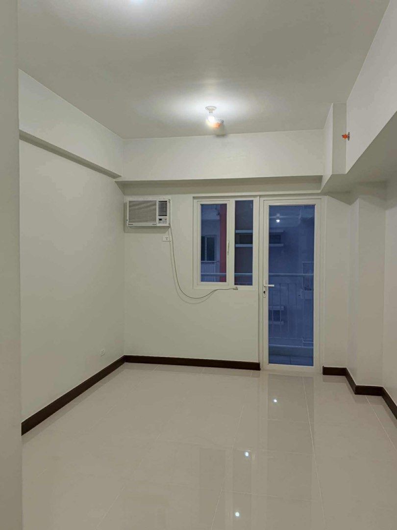 TAFT AVE, PASAY CITY - Studio Unit for Rent - Quantum Residences (Category: Apartments & Condos) located in Manila. Submitted by fiercedog_b82ae8 (Listing ID 1376914525, Image 1). Description: -Studio unit with balcony -Semi furnished -facing amenities.