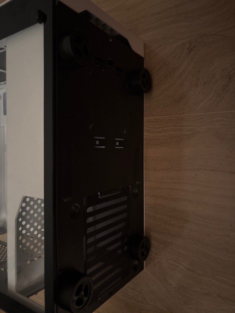 TECWARE PC CASE & CPU FAN (Category: Computer Parts) located in Singapore. Submitted by k.wwwwww (Listing ID 1376905127, Image 2). Description: - FULL WHITE TEMPERED GLASS CASE (aesthetically beautiful for people that like white colour, or does custom white pc) - comes with free AMD cpu cooler fan (used)..