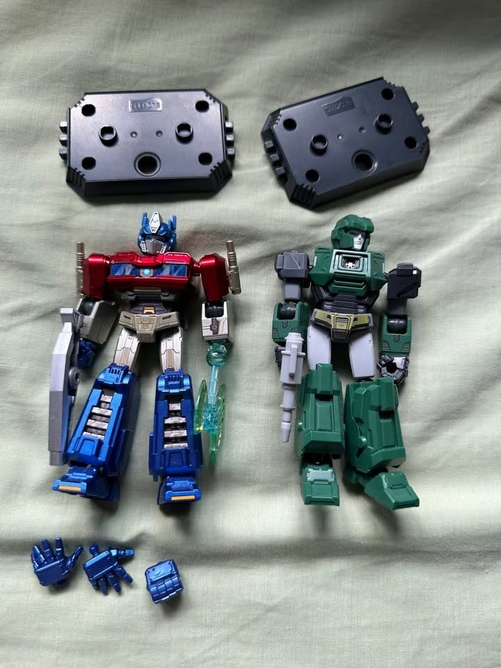 Transformer ONE Galaxy Version 05 Set (Category: Figurines & Statues) located in Quezon City. Submitted by anothermanstrash123 (Listing ID 1376925402, Image 1). Description: Transformer ONE Galaxy Version 05 Set Includes: Chase Optimus & Hound WYSIWYG MOP: Gcash Shipping via Grab/Lalamove only, within Metro Manila.