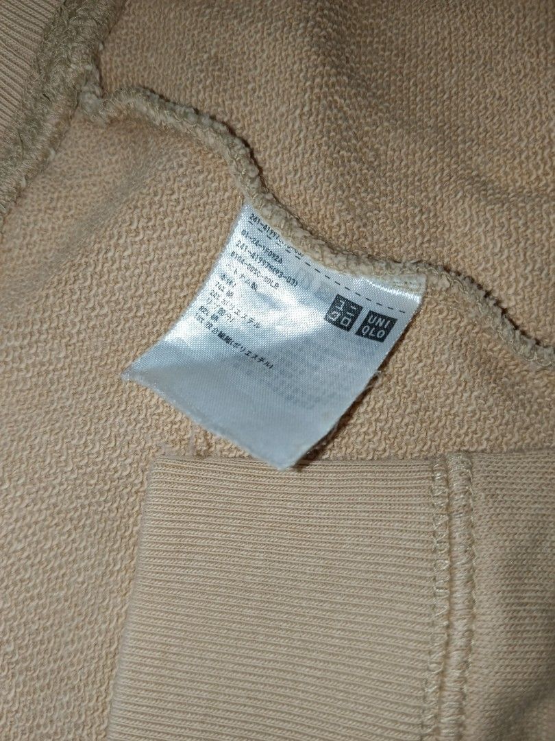 UNIQLO pullover long sleeve (Category: Coats, Jackets and Outerwear) located in San Jose del Monte. Submitted by _elll (Listing ID 1376916924, Image 3). Description: Uniqlo pullover long sleeve Brown color, M on tag L = 27 W = 23 nego pa onti 📍 San Jose Del Monte, Bulacan.