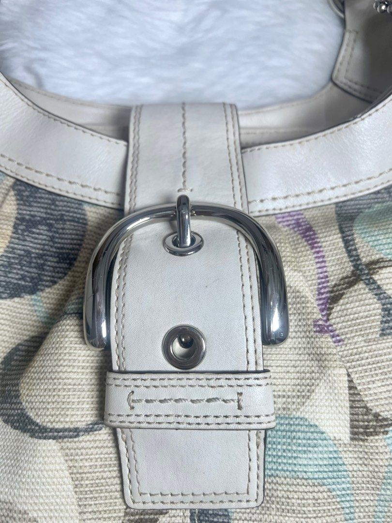 Vintage Coach Large Soho Lynn (Category: Luxury Bags & Wallets) located in Pasig City. Submitted by vintageee.diaries (Listing ID 1376841712, Image 2). Description: low ballers will be ignored‼️ Condition: 10/10 ༯ Canvas: Execellent Condition ༯ Leather : Execellent Condition ༯ Hardware: Excellent Condition ༯ Rubber Lining: Excellent Condition ༯ Interior: Excellent Condition Issue/s: ❥ None ✨ (Please refer to the posted photos for a clearer view a