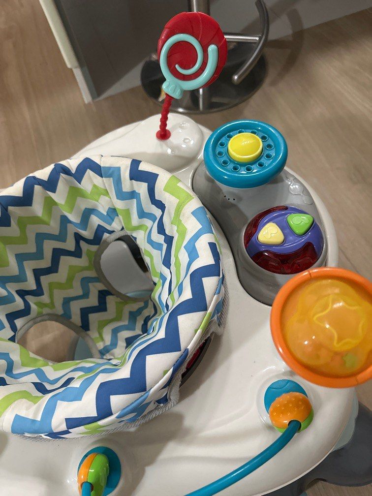 Walker (Category: Infant Playtime) located in Singapore. Submitted by ahgurl90 (Listing ID 1376941337, Image 5). Description: Batteries not included. 3 adjustable heights. Base for babies to stand in place and support instead of using it to walk. Able to dismantle.