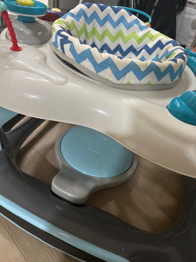Walker (Category: Infant Playtime) located in Singapore. Submitted by ahgurl90 (Listing ID 1376941337, Image 3). Description: Batteries not included. 3 adjustable heights. Base for babies to stand in place and support instead of using it to walk. Able to dismantle.