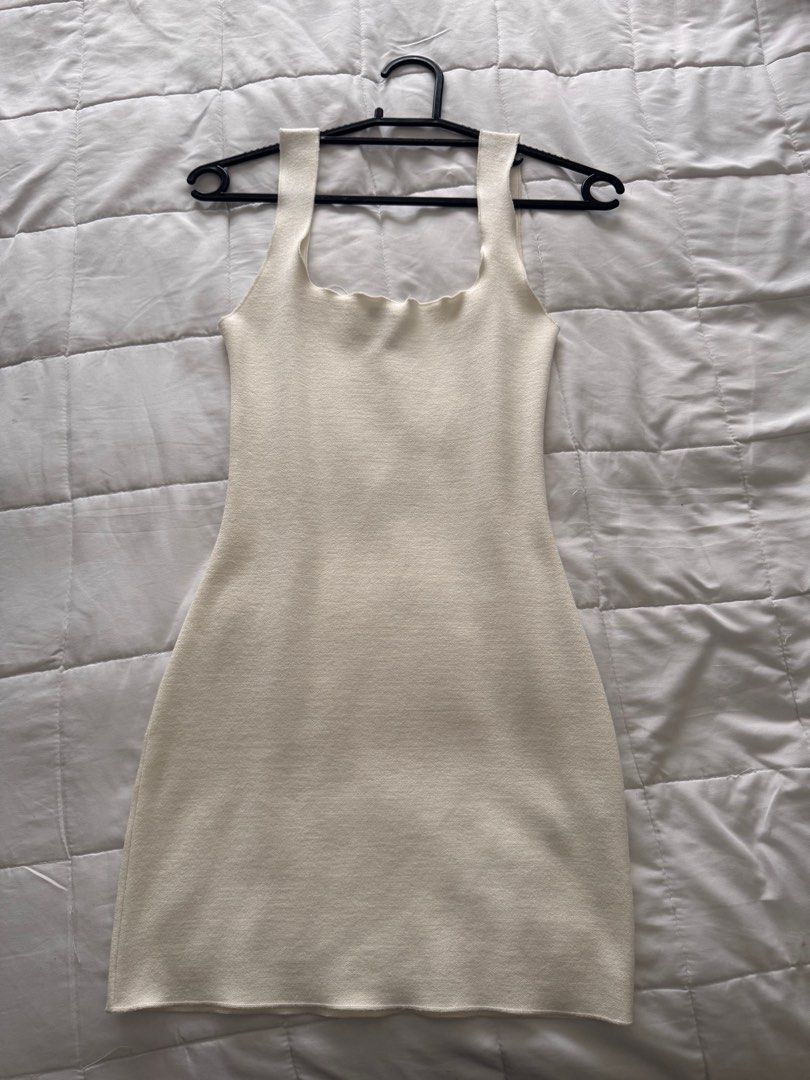 zara bodycon white dress (Category: Dresses) located in Pasig City. Submitted by lovedpicks (Listing ID 1376839800, Image 2). Description: zara bodycon white dress (slim fitting) -fits small dm if interested <3.