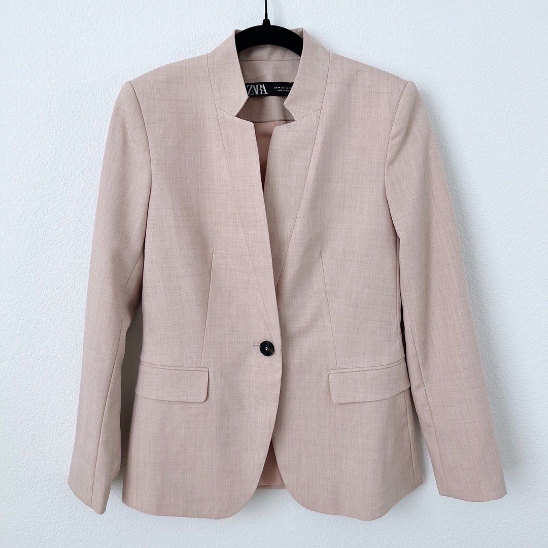 ZARA Long Sleeve Inverted Lapel Collar Blazer (Category: Coats, Jackets and Outerwear) located in Pasig City. Submitted by eracurates (Listing ID 1376876204, Image 1). Description: perfectly fits size M.