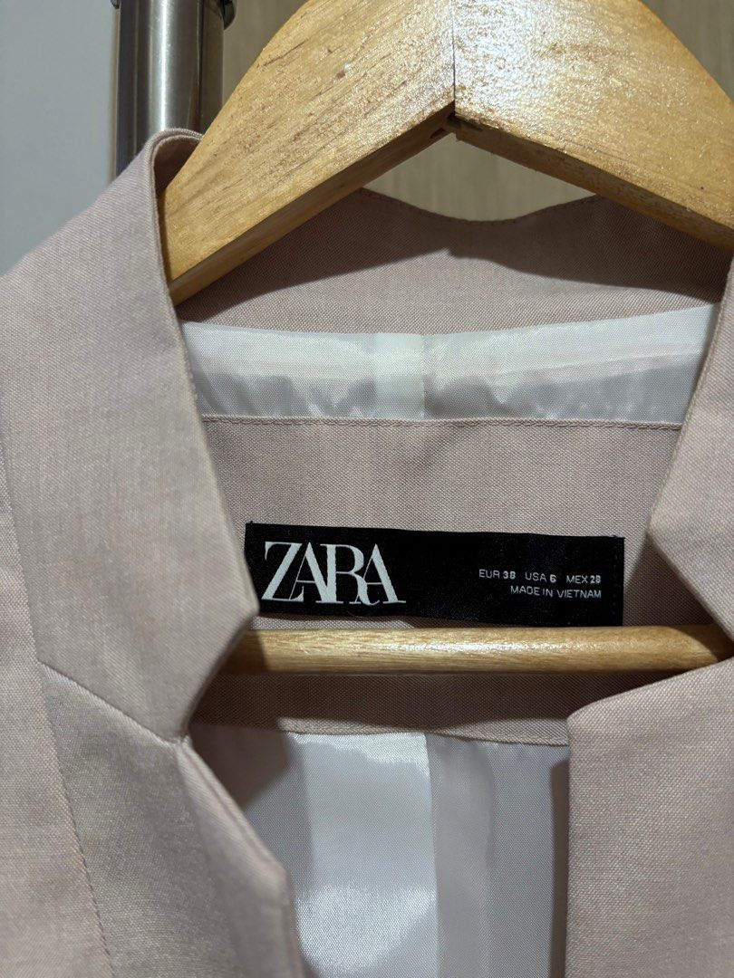 ZARA Long Sleeve Inverted Lapel Collar Blazer (Category: Coats, Jackets and Outerwear) located in Pasig City. Submitted by eracurates (Listing ID 1376876204, Image 3). Description: perfectly fits size M.