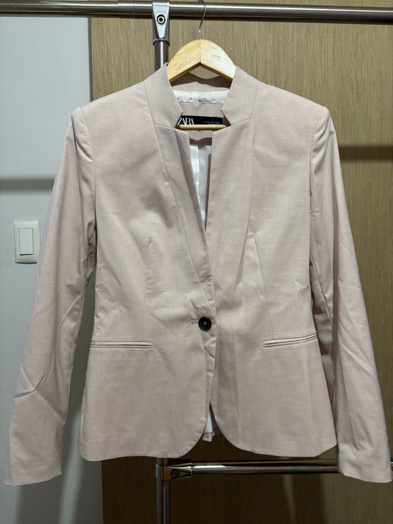 ZARA Long Sleeve Inverted Lapel Collar Blazer (Category: Coats, Jackets and Outerwear) located in Pasig City. Submitted by eracurates (Listing ID 1376876204, Image 2). Description: perfectly fits size M.