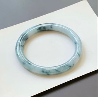 買一送一56圈 美人條 牛奶底膠潤藍綠飄花翡翠手鐲 天然A貨翡翠64246533234051110