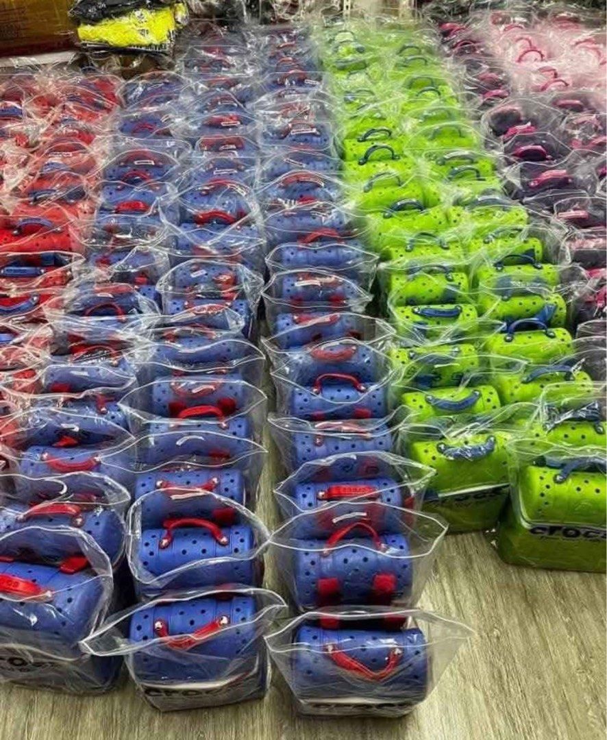 5 colors Crocs kids backpack (Category: Other Babies Going Out Needs) located in Bulacan. Submitted by stepnstyle8888 (Listing ID 1377010093, Image 3). Description: With ecobag Cod Manila Bulacan Free shipping / delivery.